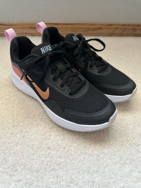 Nearly New Nike Sneakers Black with Pink accents 6.5